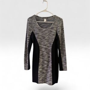 PAPERDOLL Black and Gray/Blue Long Sleeve Dress Medium *thread pull flaw left
